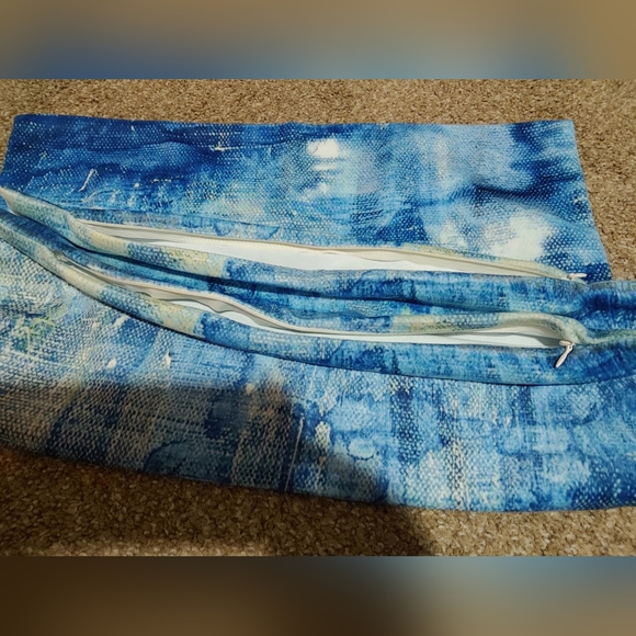 Set of Drweeam Throw Pillowcases - Picture 3 of 4